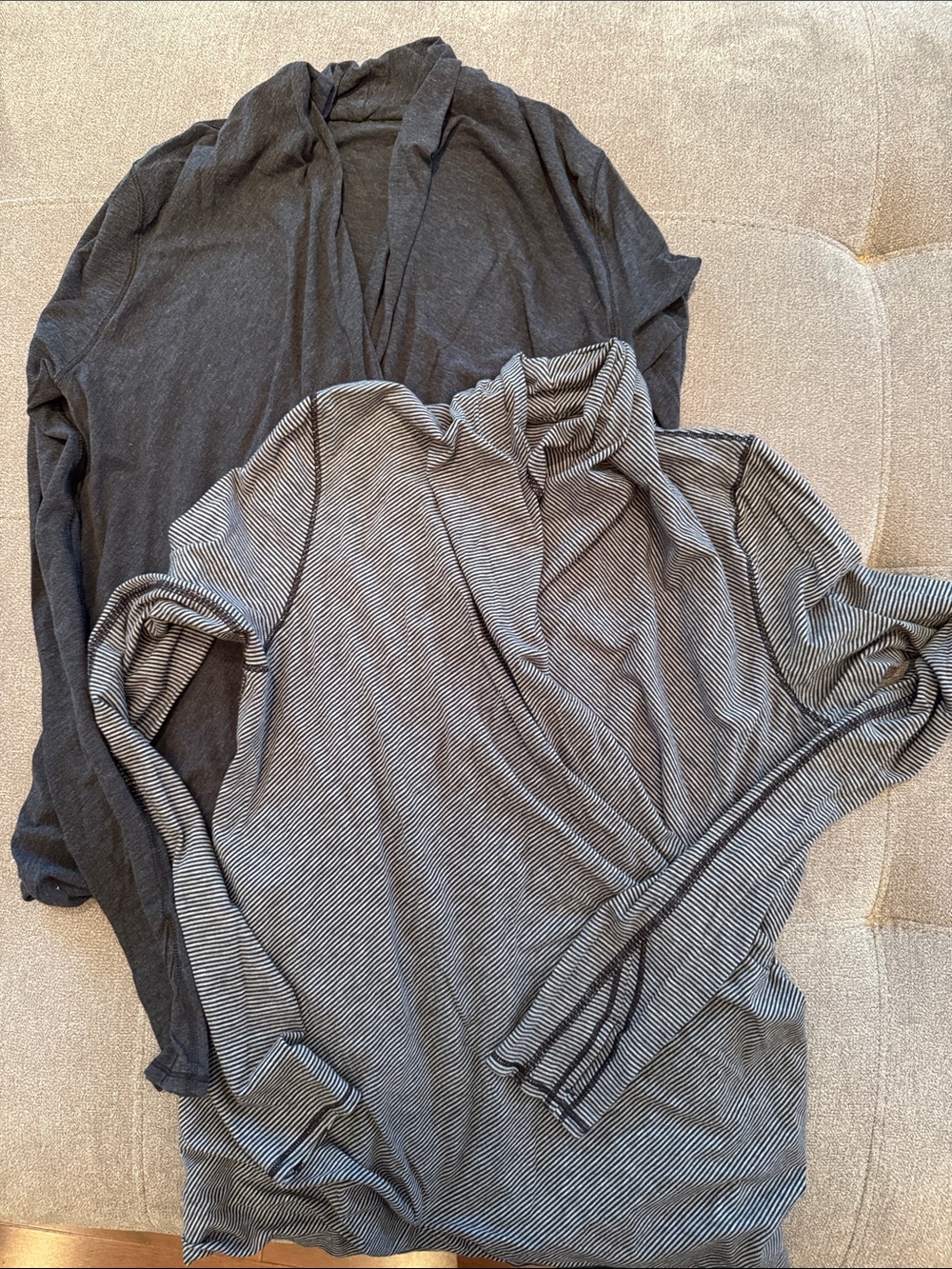 TWO LULULEMON size 4 Women’s Long Sleeve Lightweight Tops
